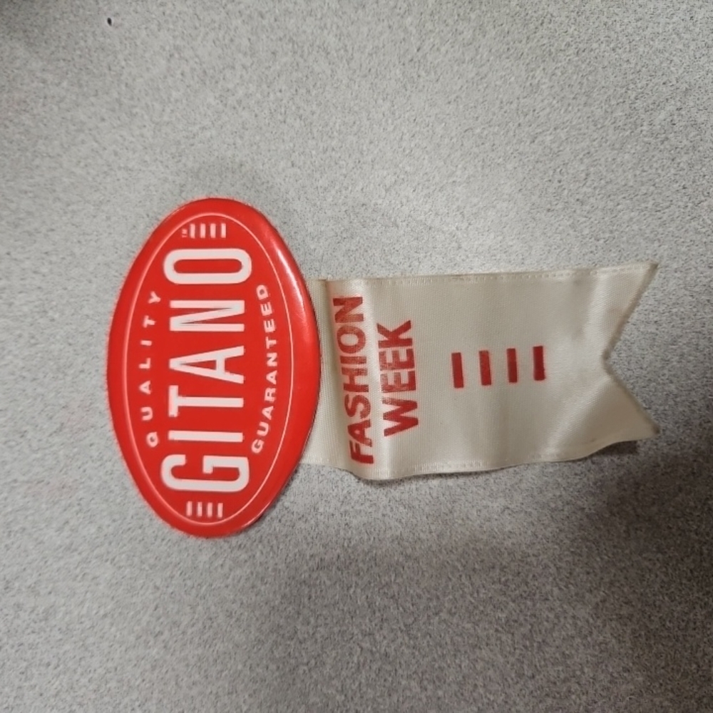 Vintage GITANO Fashion Week advertising Pinback Button Pin (A-16)
